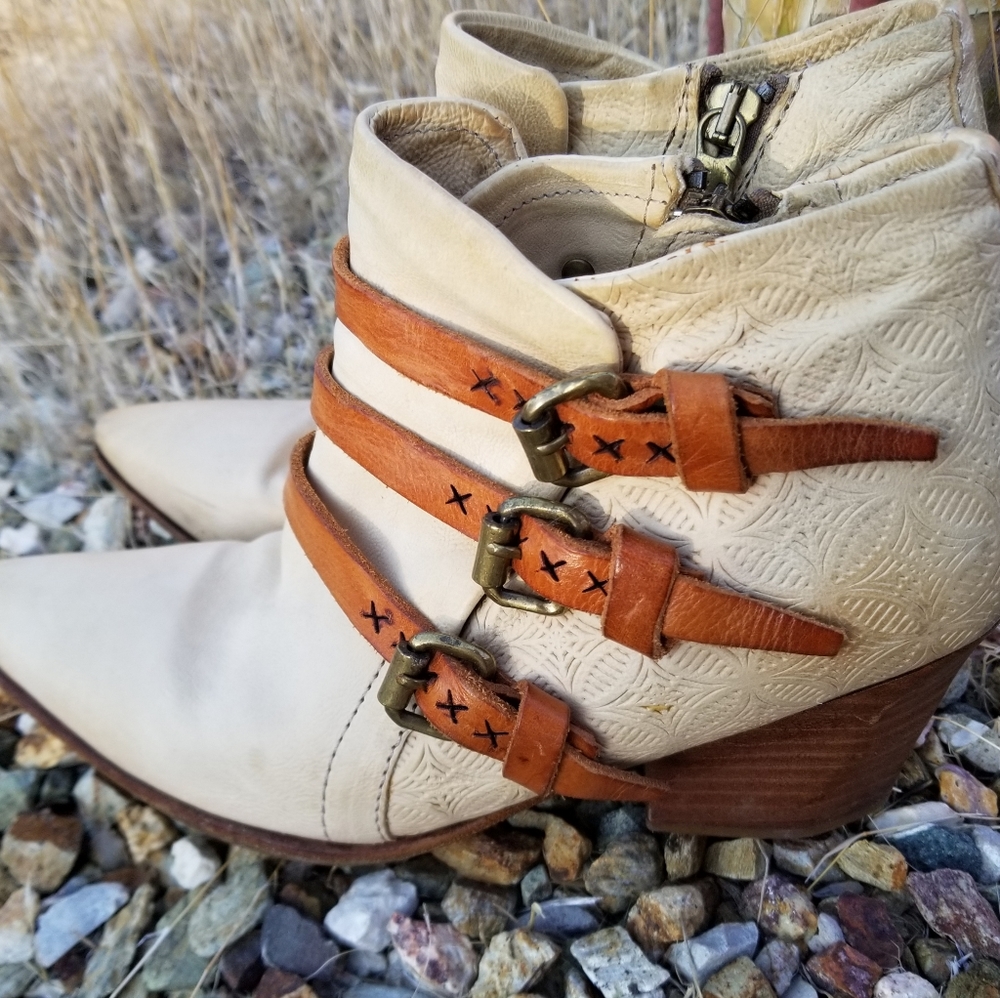 AS98 Free People Strappy leather boots Sz 38